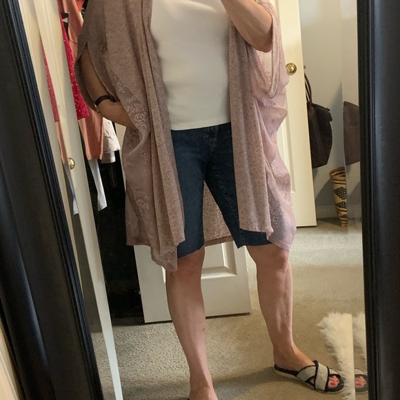 Pretty kimono barely worn - Picture 4 of 8